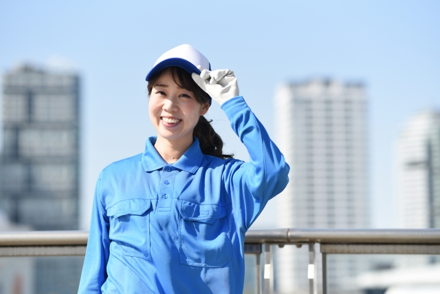 初めての方にも丁寧に案内するスタッフ